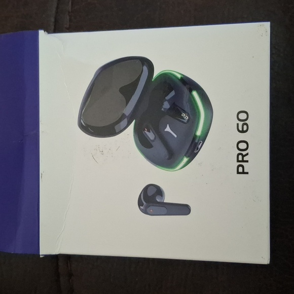 Pro 60 Bluetooth earbuds - Picture 1 of 8